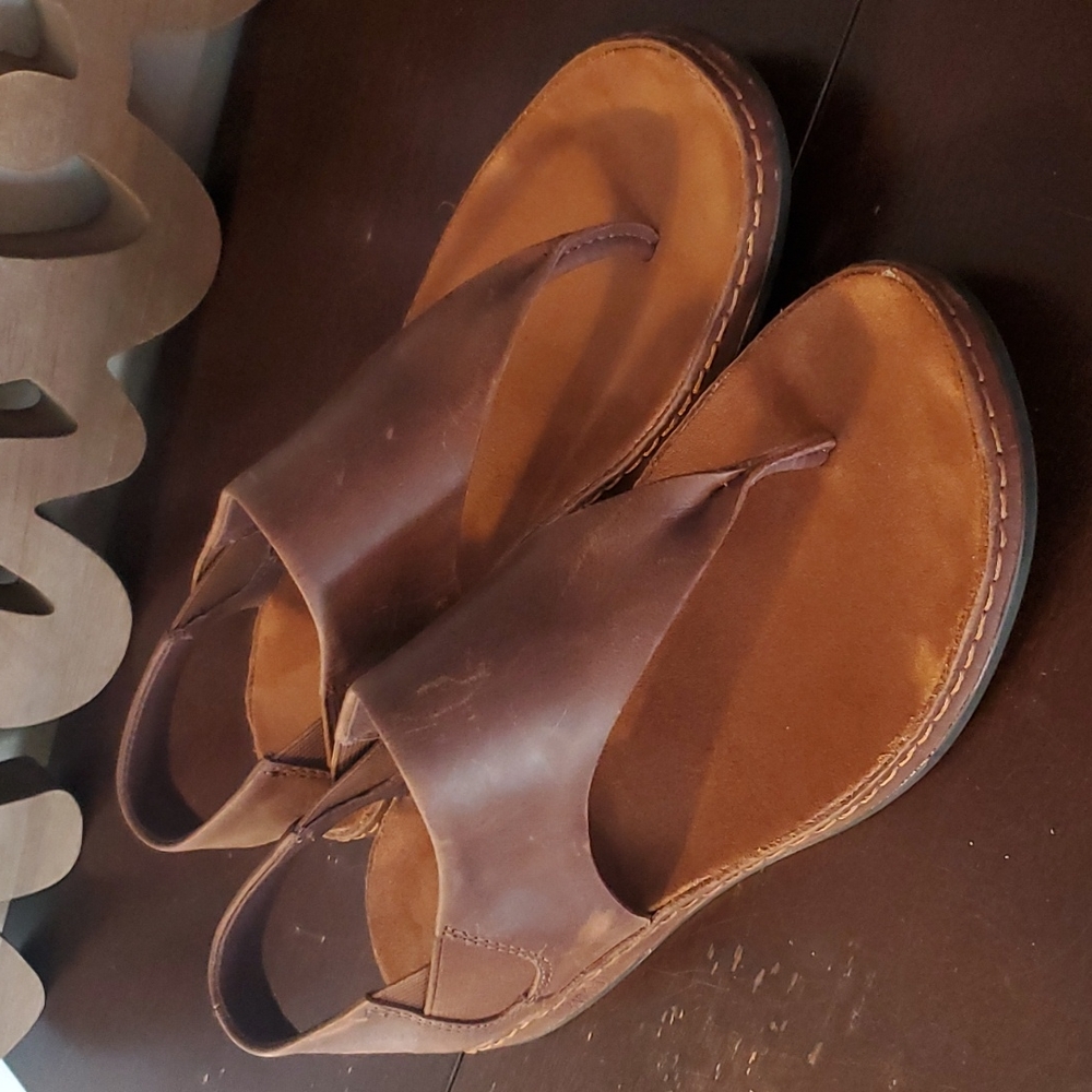 Chaco Sandals Brown Leather Thong No Wear On Them Size 9